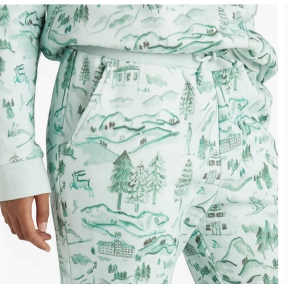 Hill House Teddy Jogger Sweatpants in Ski Chalet Print Green - Picture 8 of 8